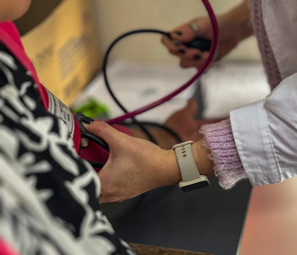 consultorio-movil-de-salud-ostende-muni-en-tu-barrio-2024-17a