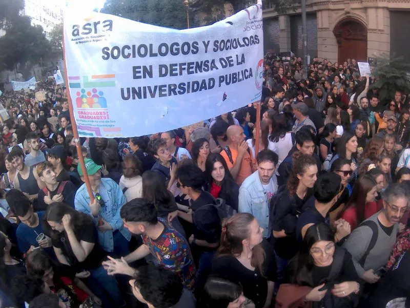 12007593-4d94-44b8-8ddb-563f69974733