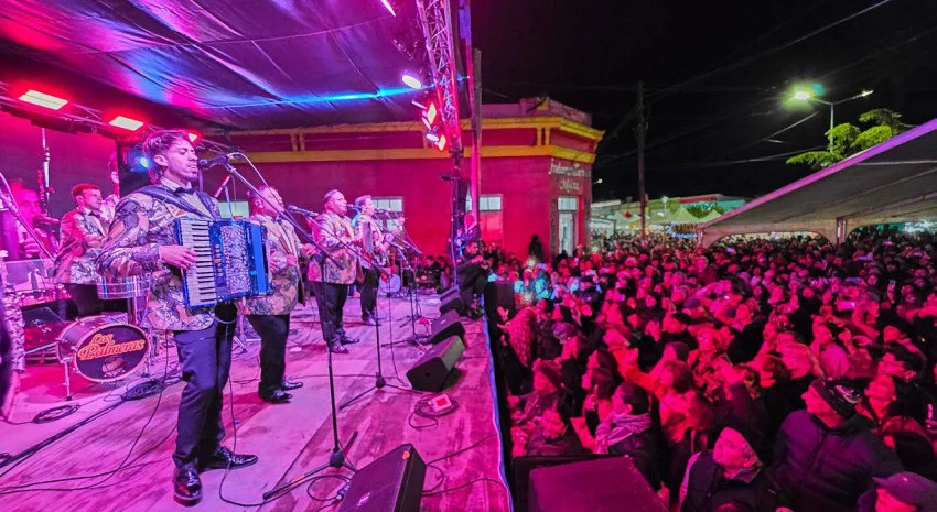 thumb_los-palmeras-en-la-fiesta-de-la-torta-negra-42