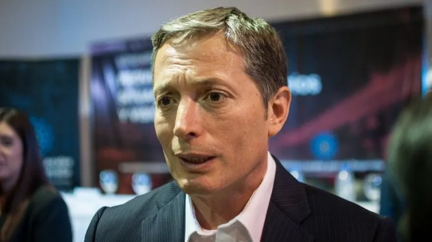 20190512215257_gray-fernando