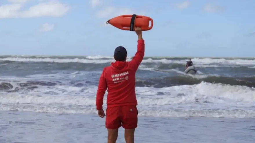 20251210112802_pinamar-guardavidas